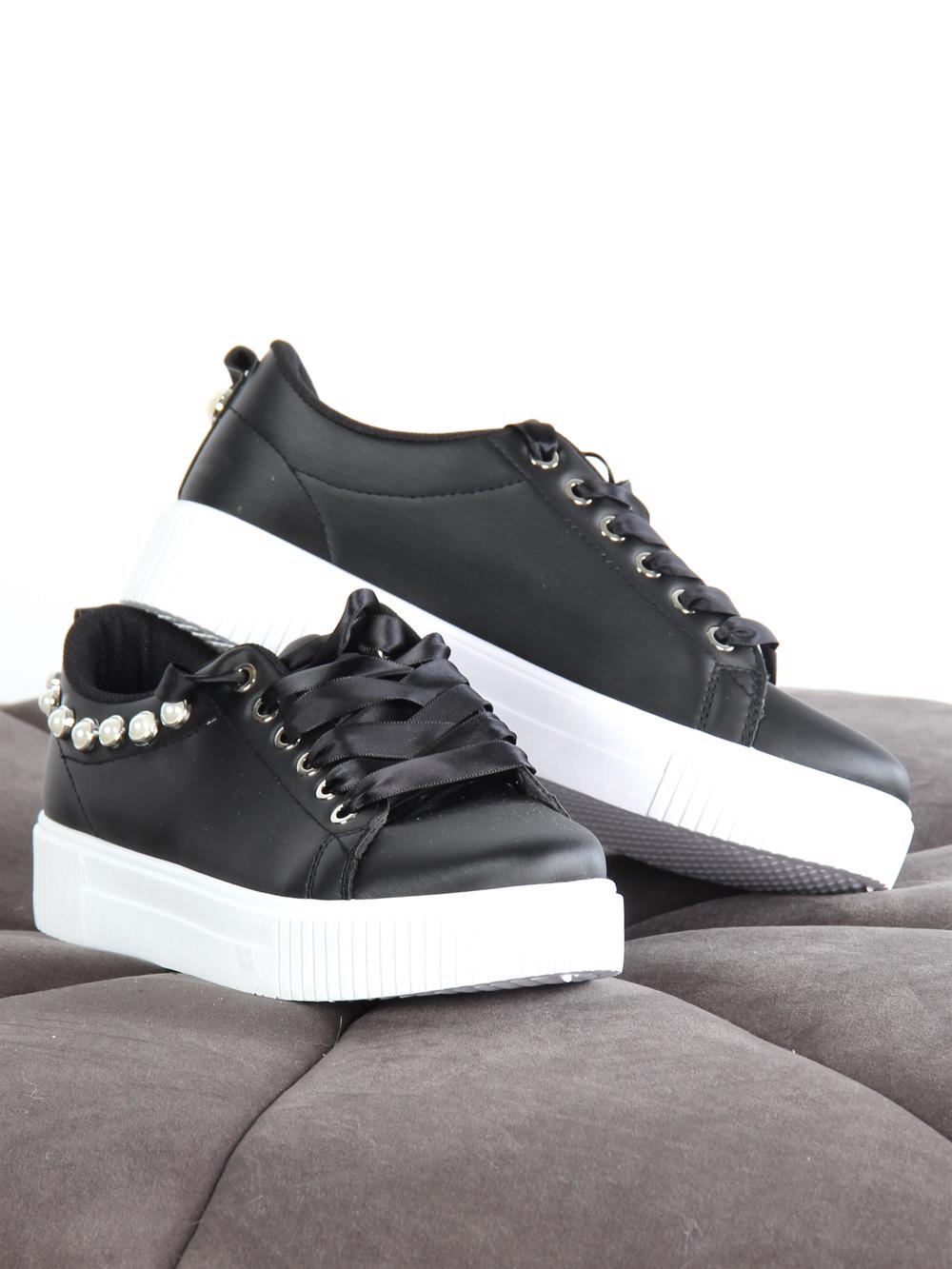 Lecce - Svart sneaker med vit sula och pärlor på sidan